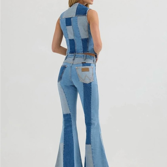 Wrangler X Lainey Wilson Patchwork Blues Bell Bottom Jeans - Size 28x34 - Picture 1 of 4